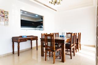 Luxury 5BR Villa with Private Pool & Lagoon Views - Ras al-Khaimah - 3