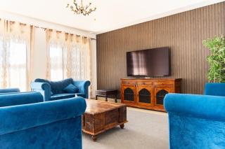 Luxury 5BR Villa with Private Pool & Lagoon Views - Ras al-Khaimah - 5