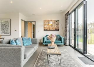 Swanborough Lakes Luxury Lodges - 2