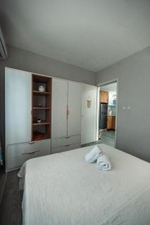 Stylish 2-Bedroom Apt, 4min Walk to Beach - RC7 - 2