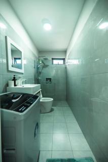 Stylish 2-Bedroom Apt, 4min Walk to Beach - RC7 - 1