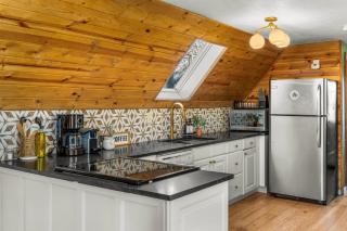 A-Frame Cabin with Hot Tub and Epic Pikes Peak Views - 4