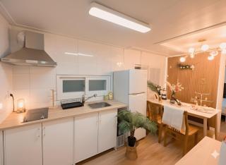 NEW 20sec to Hongdae Stn E3, Entire 3BR Home - 1