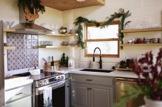 Award-winning A-frame Chalet W Cedar Tub & Views - 1