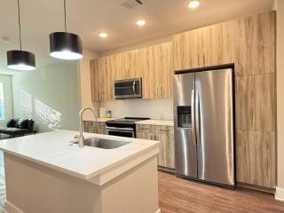 Modern Luxury Steps from Truist Park - 8