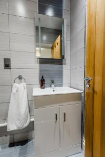 Hull City Centre Spacious Apartment - Business & Leisure stays - 4