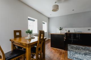 Hull City Centre Spacious Apartment - Business & Leisure stays - 3