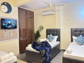 Hotel Divine India Near Expo Center - 1