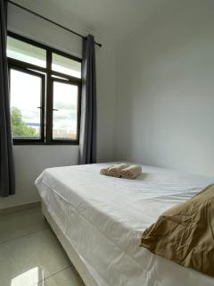 Comfy 2-Bedroom Apt, 10mins Walk to Beach - GBHC5 - 3