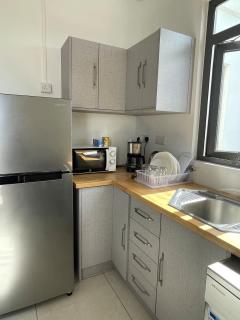 Comfy 2-Bedroom Apt, 10mins Walk to Beach - GBHC5 - 4