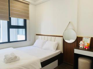 Modern 1 bedroom apt at The Emerald Golf View - Pool, Gym, Near Aeon Mall and VSIP - 0