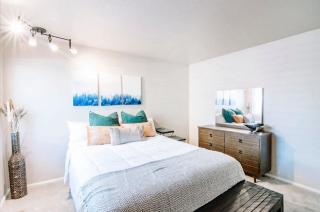 Unique DT UofU 2Bd and1Ba Duplex King Full Home - 6