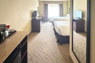 Comfort Inn & Suites - 4