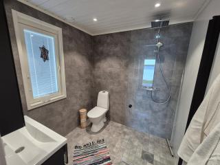 Lakeside, picture window, sauna, WiFi,Silent Shine - 9