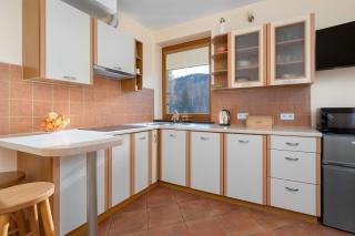 Comfortable Apartment with Parking Space by Noclegi Renters - 7