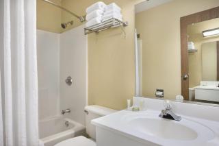 Super 8 by Wyndham Alton - 6