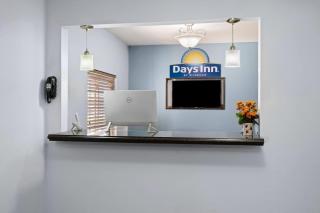 Days Inn by Wyndham Jamestown - 8