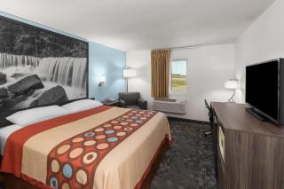 Super 8 by Wyndham Rock Port MO - 4