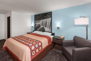 Super 8 by Wyndham Rock Port MO - 3