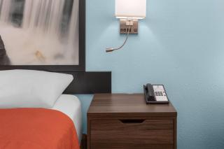 Super 8 by Wyndham Rock Port MO - 2