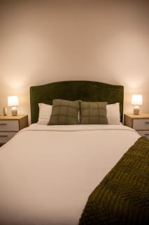 Balcony, Free Parking, Workspace, Shared Pool & Gym - 9