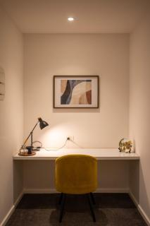 Balcony, Free Parking, Workspace, Shared Pool & Gym - 5