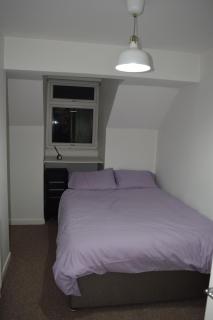 3-Bed Semi-Detached Perfect for Work & Family with Parking - 6