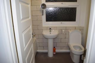 3-Bed Semi-Detached Perfect for Work & Family with Parking - 2