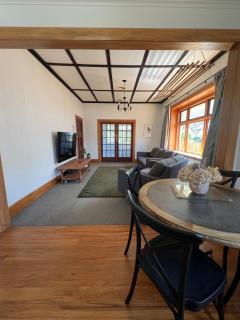 Chic 4 bedroom City Home with large Garden - 5