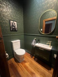 Chic 4 bedroom City Home with large Garden - 2