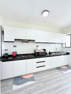 Executive elegantly furnished three bedroom apartment with all modern facilities ,modern swimming pool ,fully equipped gym,children playground and close proximity to major shopping centers and gourmet restaurants - 6