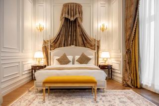 The Bentley Luxury Hotel & Suites - 2