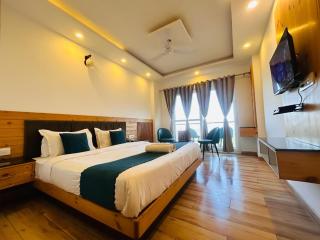 Hilltop Heaven With Scenic Mountain View - 5