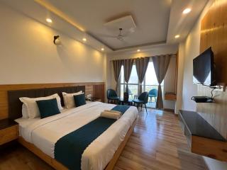 Hilltop Heaven With Scenic Mountain View - 4