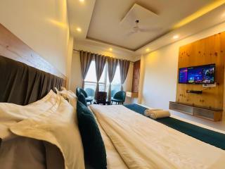 Hilltop Heaven With Scenic Mountain View - 3