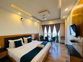 Hilltop Heaven With Scenic Mountain View - 7