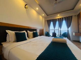 Hilltop Heaven With Scenic Mountain View - 2