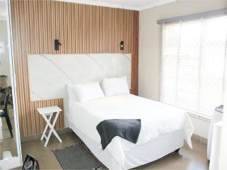 NALEDI LODGE & GUEST HOUSES - 5