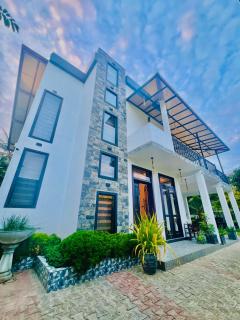 Meadow View Villa - 1