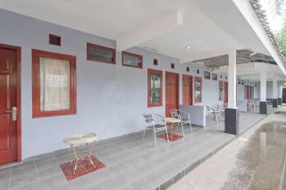 RedDoorz Plus At Hotel Sofia Pangandaran - 9