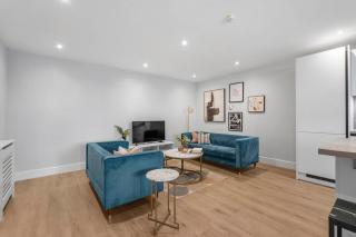 Cuffley Art Deco Flat - 9