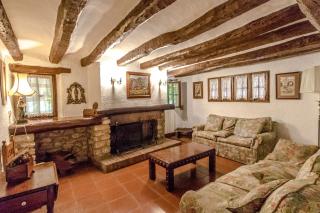 Catalunya Casas Majestic history for 32 guests, 10km to the beach - 2