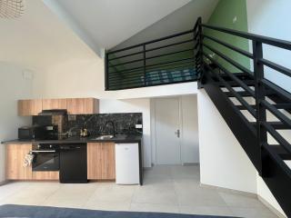 La Vie est Belle - 4