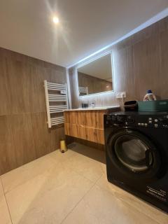 La Vie est Belle - 2