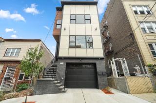 Luxury 3BR Condo | Mins to Manhattan - Bergen - 2