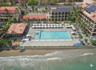 Hon Rom Central Beach Resort - 0