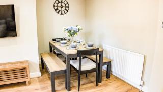 Modern 5 Bedrooms House in London - Guests up to 10 Sleeps - Business - Contractors - Families - Leisure - Fast Wi-Fi - Parking - Garden - 7