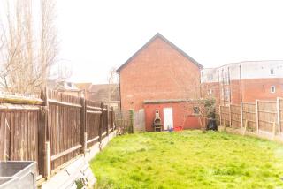 Elegant 5 Bedroom House in London - Sleeps up to 10 guests - Business - Contractors - Families - Leisure - WiFi - Parking - Garden - 4