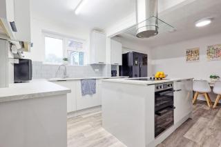 6-Bed Parking Monthly Discounts Garden - 6