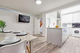 6-Bed Parking Monthly Discounts Garden - 4